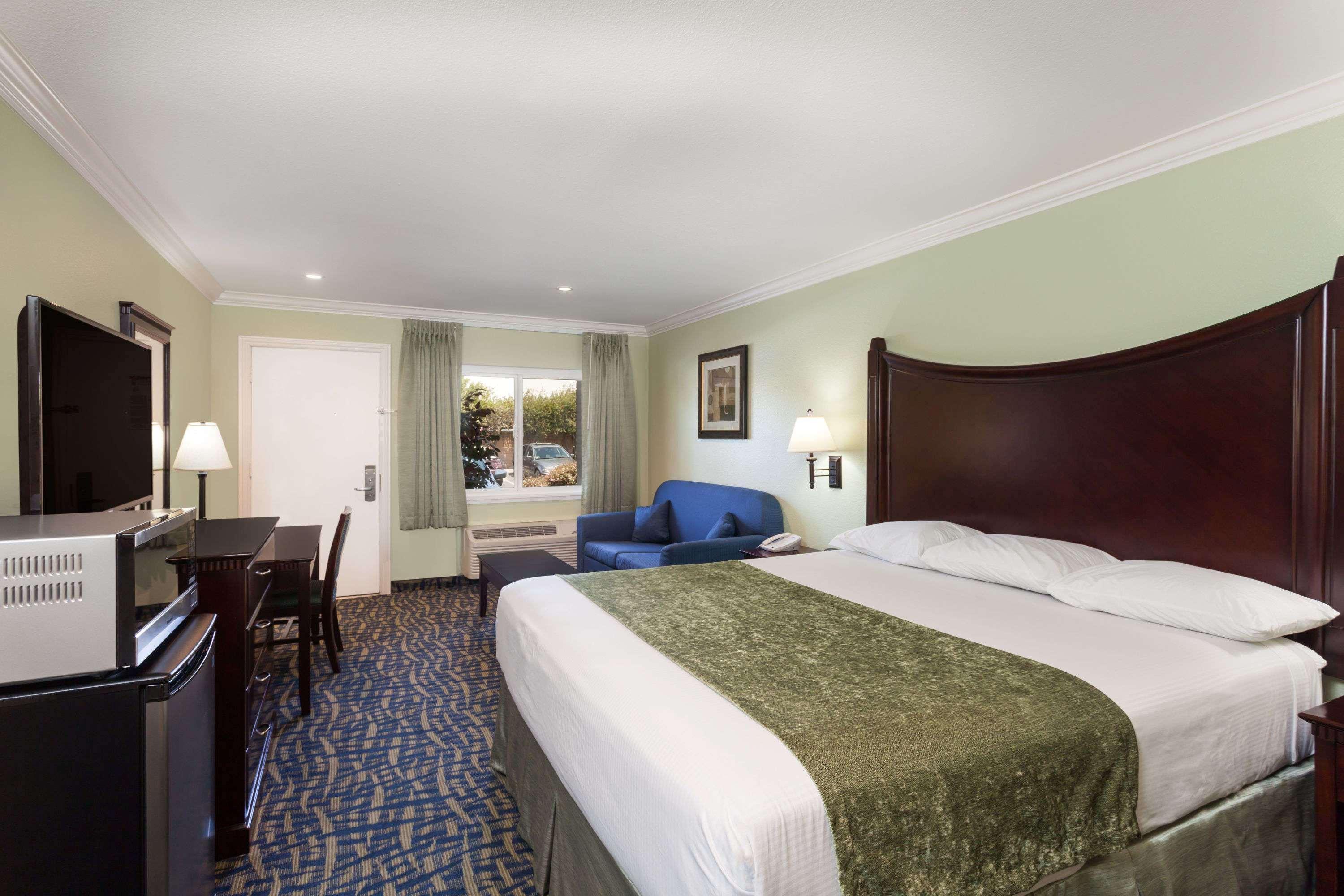 Travelodge By Wyndham Orange County Airport/ Коста Меса Екстериор снимка
