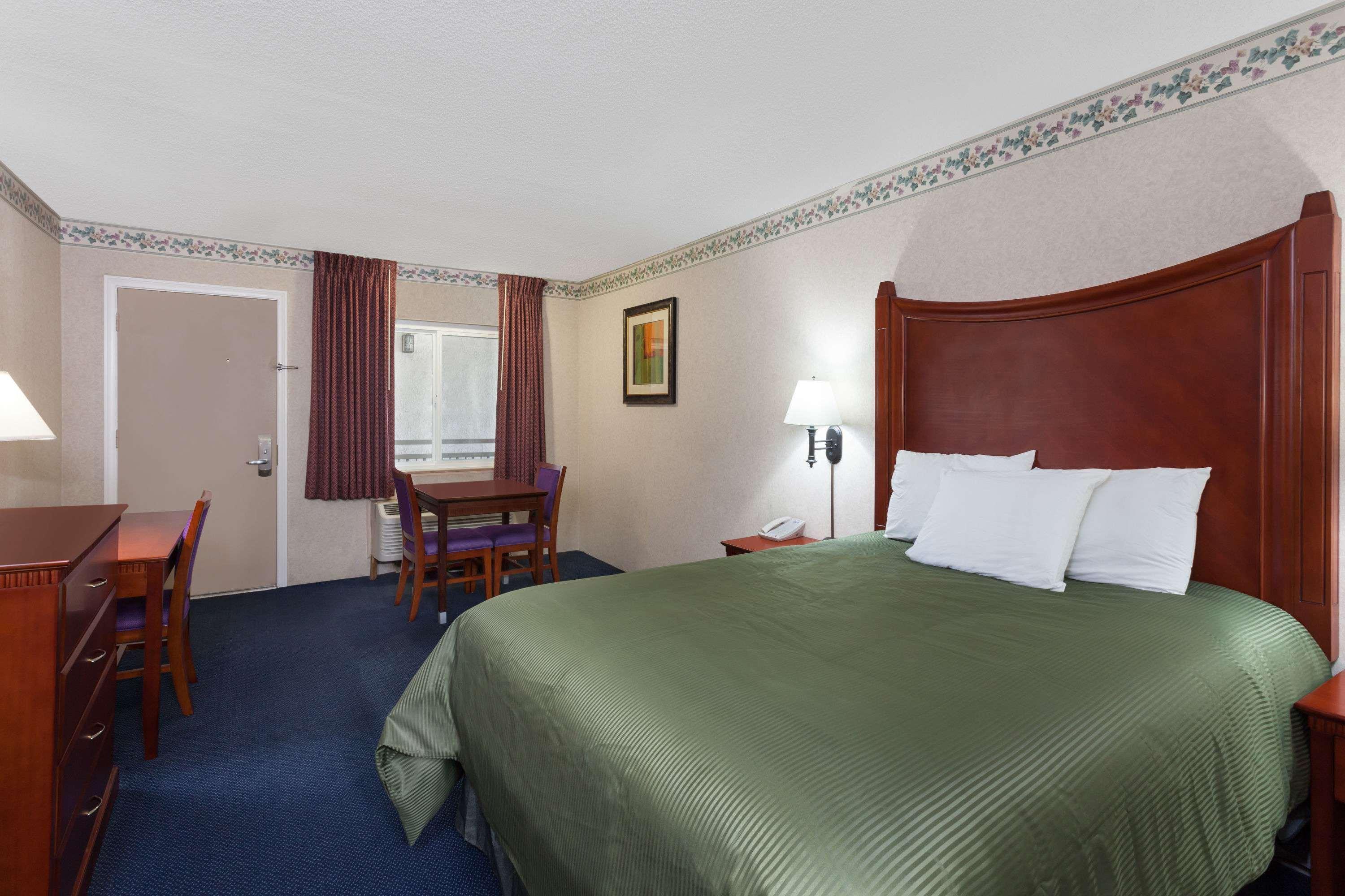 Travelodge By Wyndham Orange County Airport/ Коста Меса Екстериор снимка