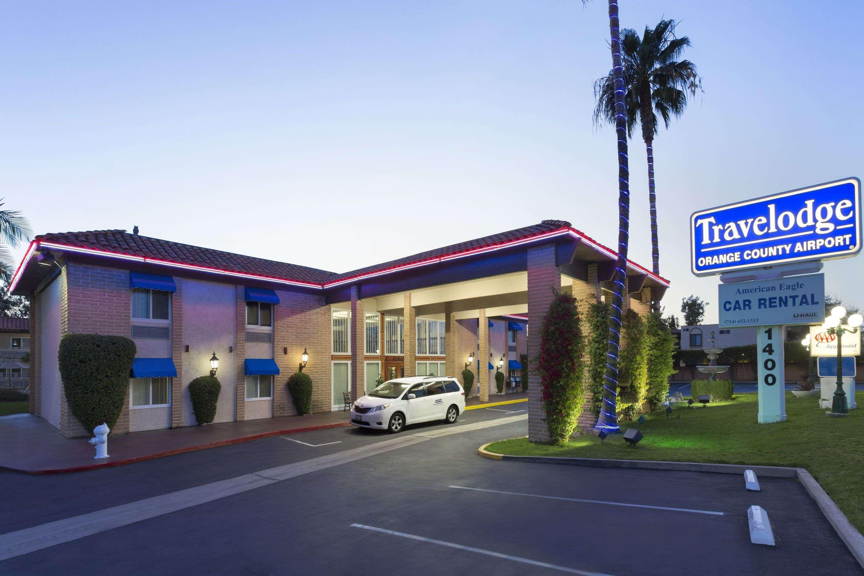 Travelodge By Wyndham Orange County Airport/ Коста Меса Екстериор снимка