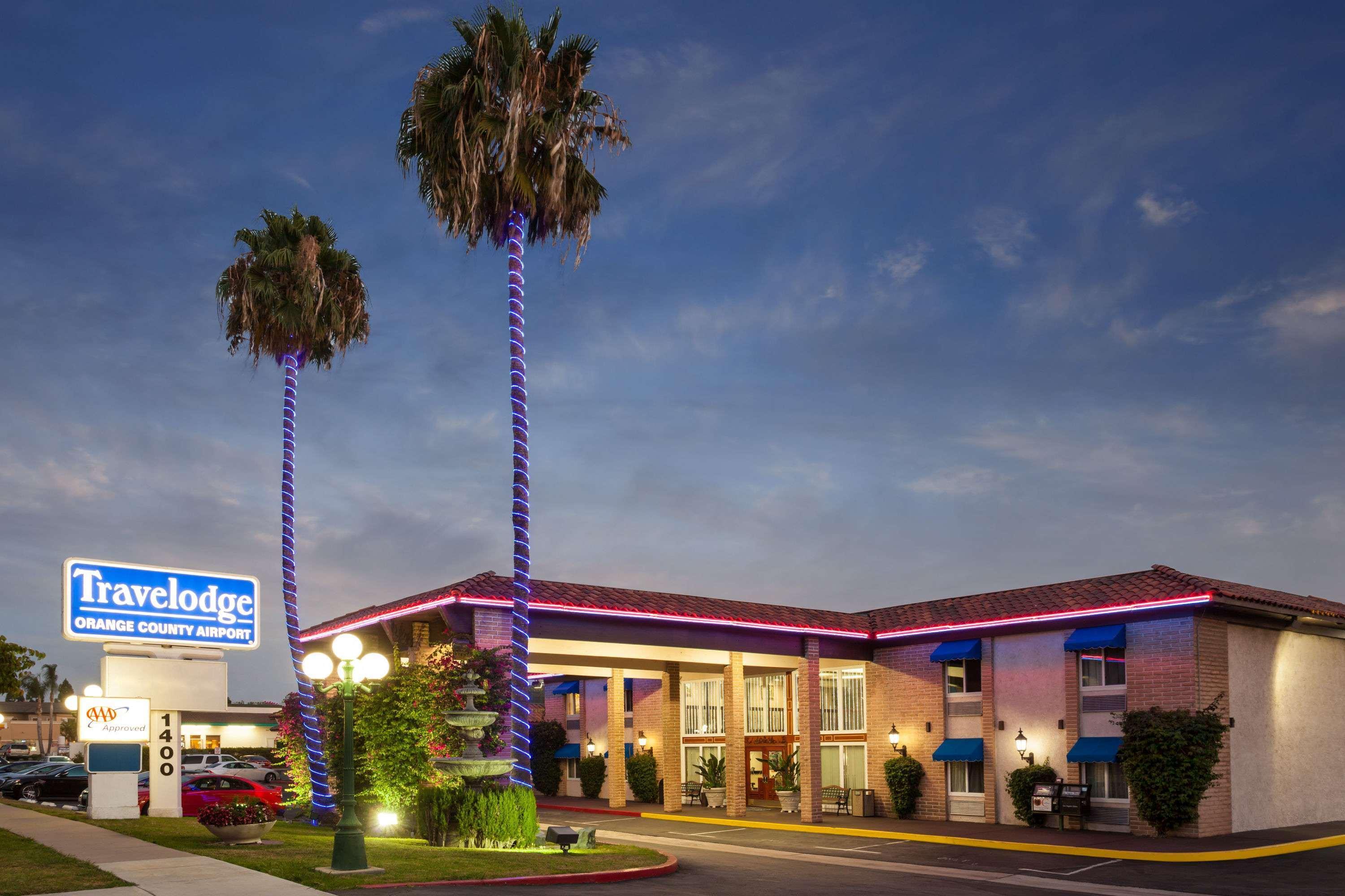 Travelodge By Wyndham Orange County Airport/ Коста Меса Екстериор снимка