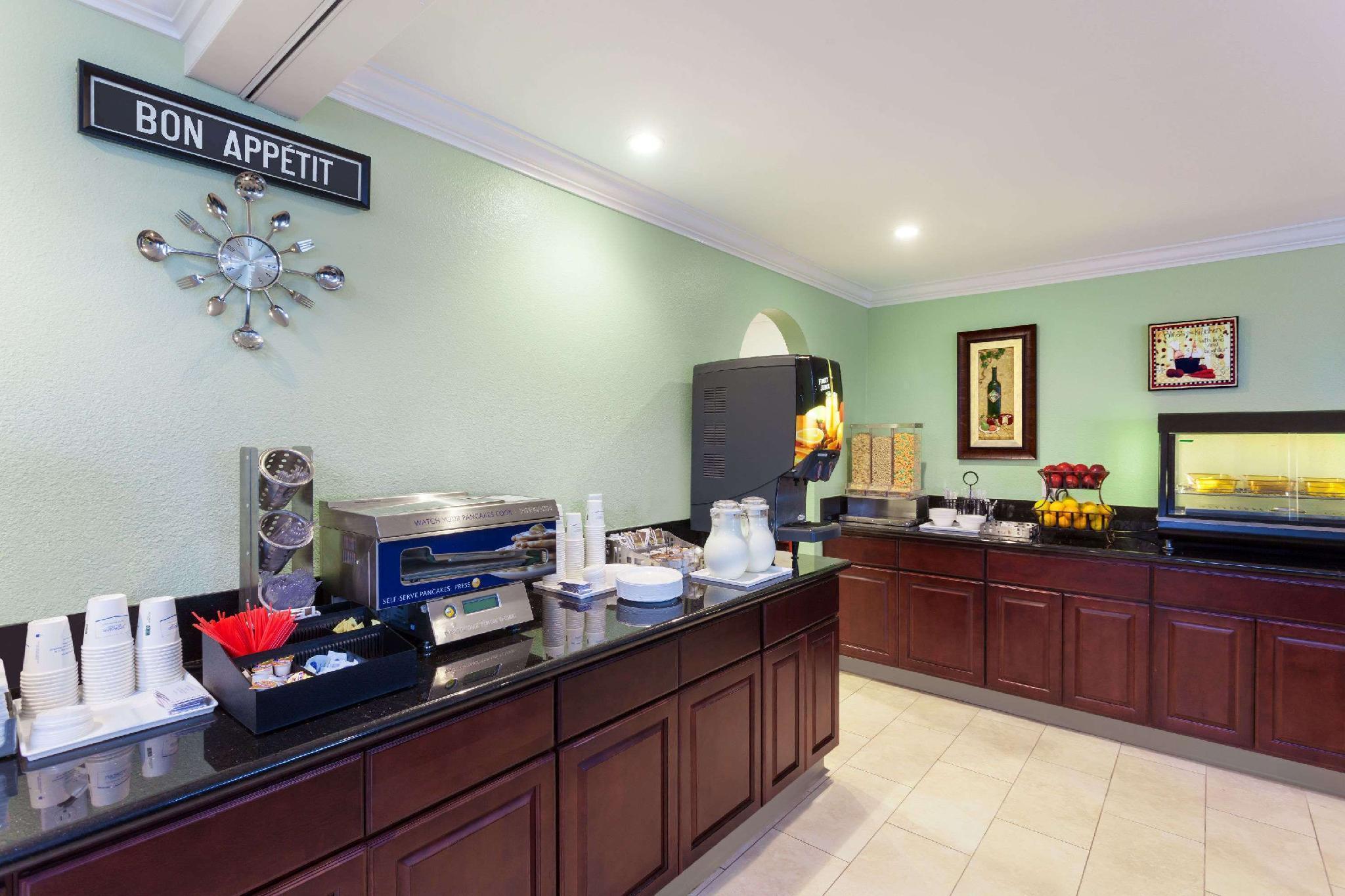 Travelodge By Wyndham Orange County Airport/ Коста Меса Екстериор снимка