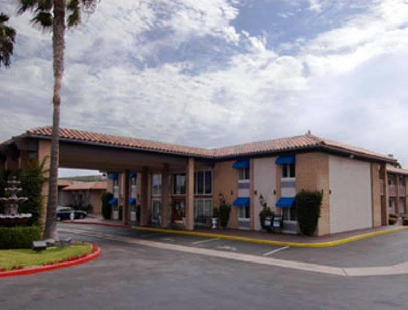 Travelodge By Wyndham Orange County Airport/ Коста Меса Екстериор снимка