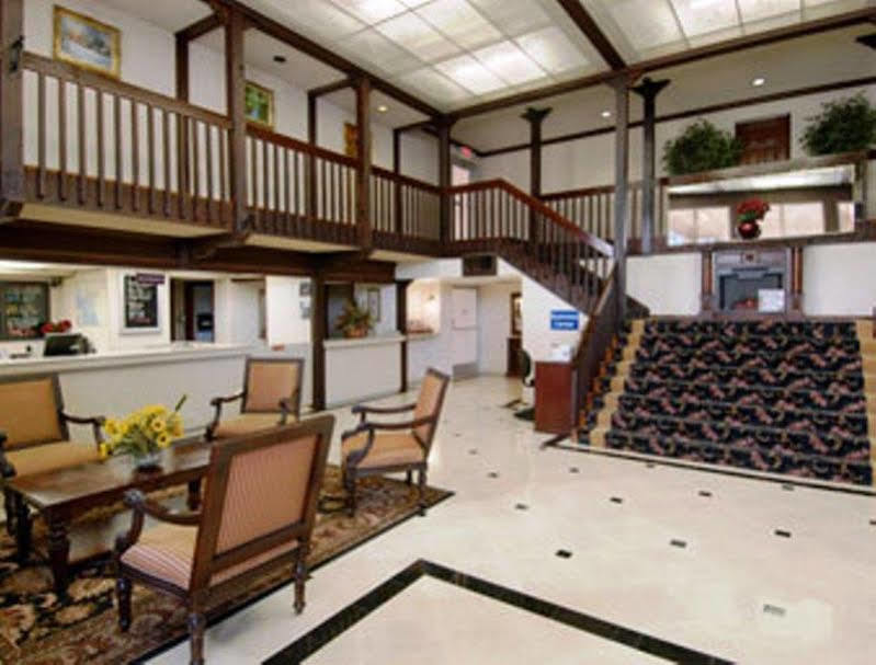Travelodge By Wyndham Orange County Airport/ Коста Меса Екстериор снимка